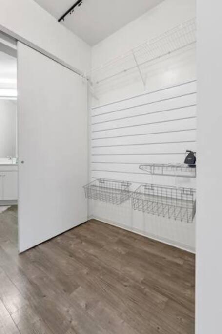 Corner lovely 2 bedroom at the Heart of assembly photo 2