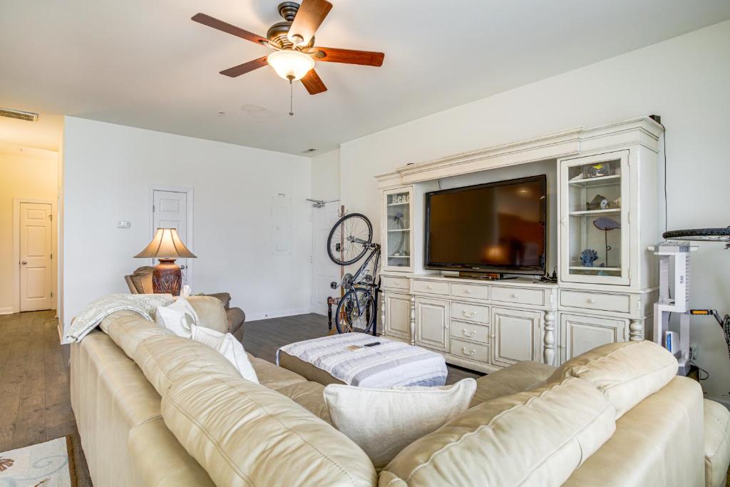 Pet-Friendly Lewes Condo about 4 Mi to the Beach!