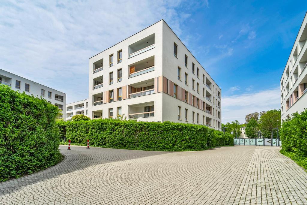 Warsaw Wola - Parking, Balcony, Quiet & Green Quarter - by Rentujemy