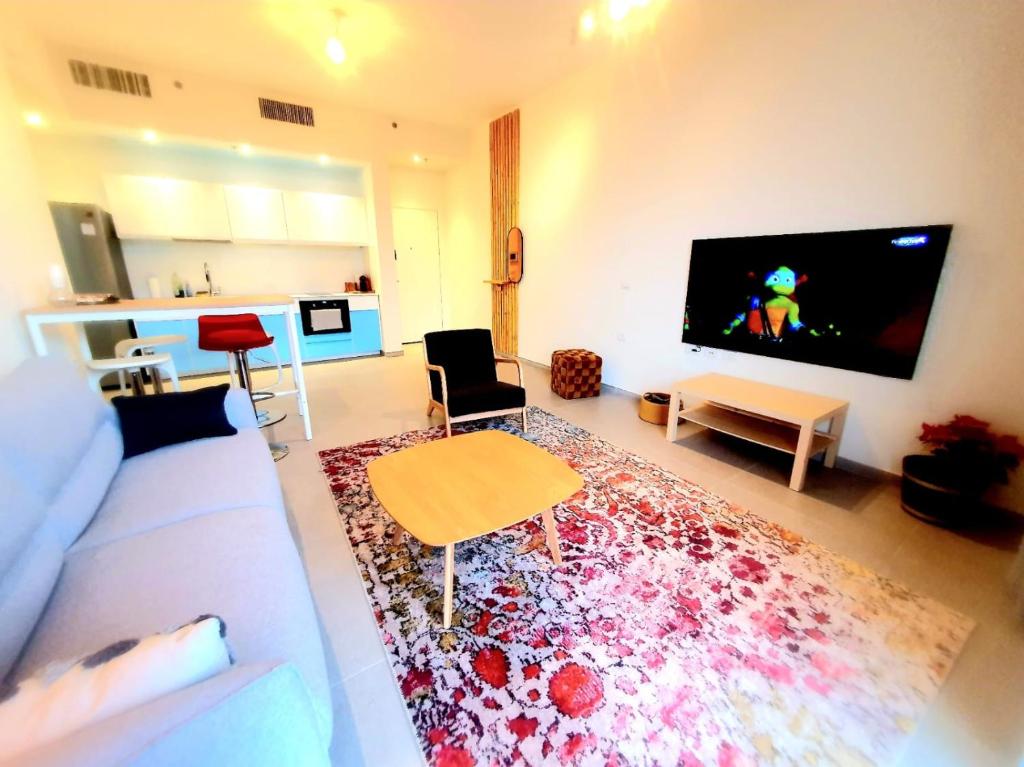 Spacious New 1BD Levinski Florentin photo 3