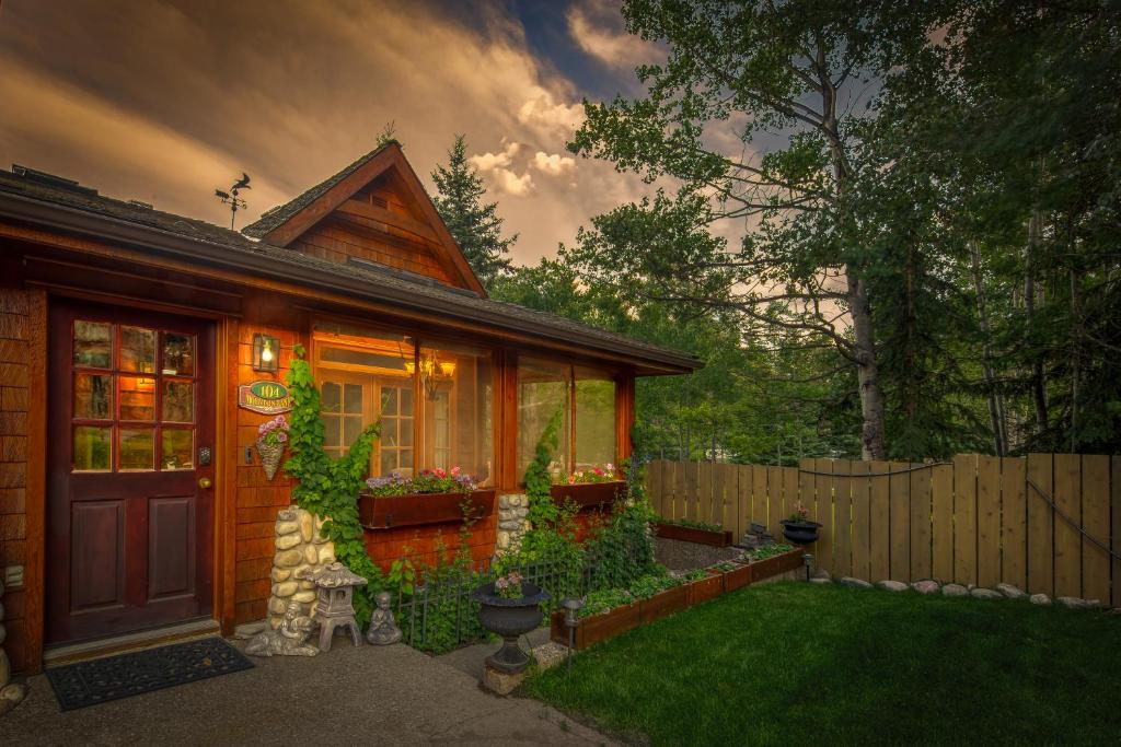 B&B on Mountain Lane - Private Suite & Hot Tub photo 3