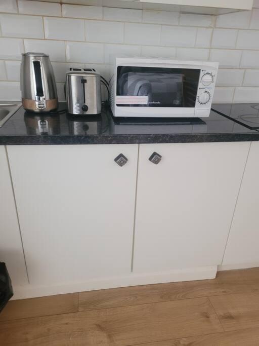 Spacious Studio Flat photo 3