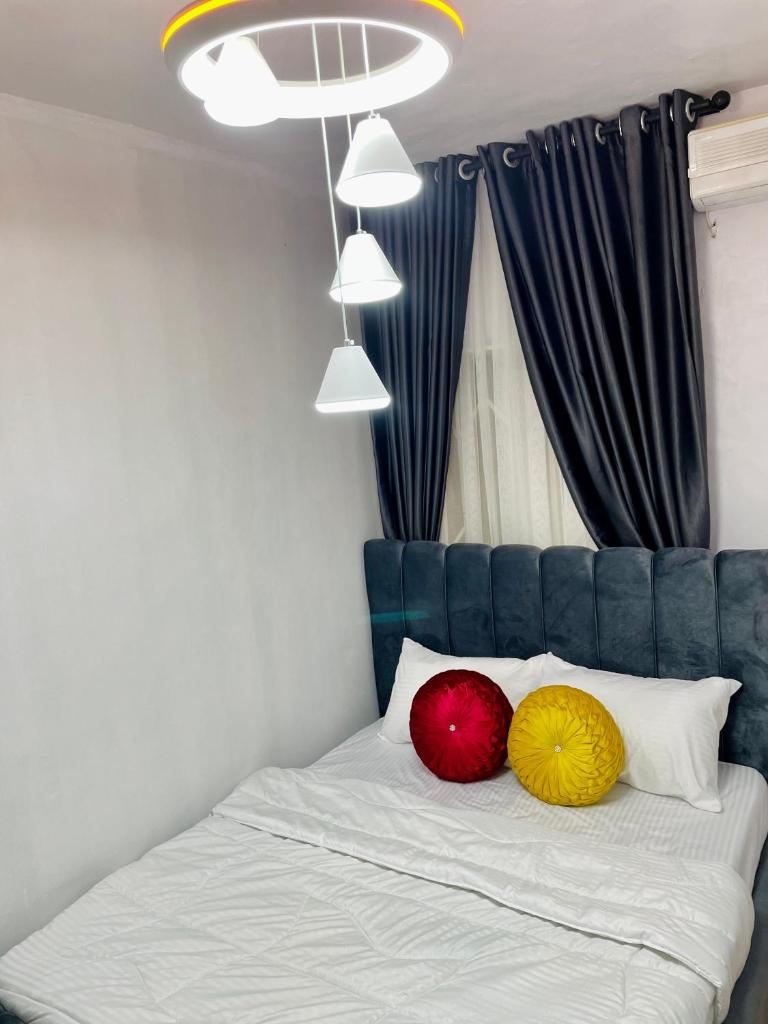 Yellow bird homes photo 3