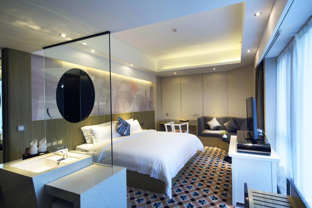 Двухместный (Улучшенный номер с кроватью размера «queen-size»), Paco Hotel - Guangzhou Tianpingjia Metro Branch