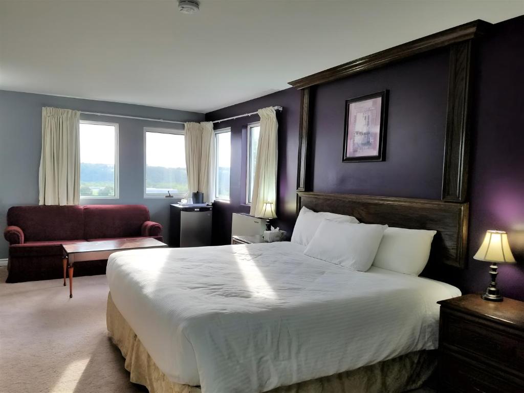 Florenceville Inn, Restaurant & Pool photo 4