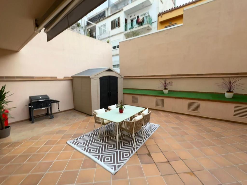 Private terrace 1 BR apt by the beach photo 1
