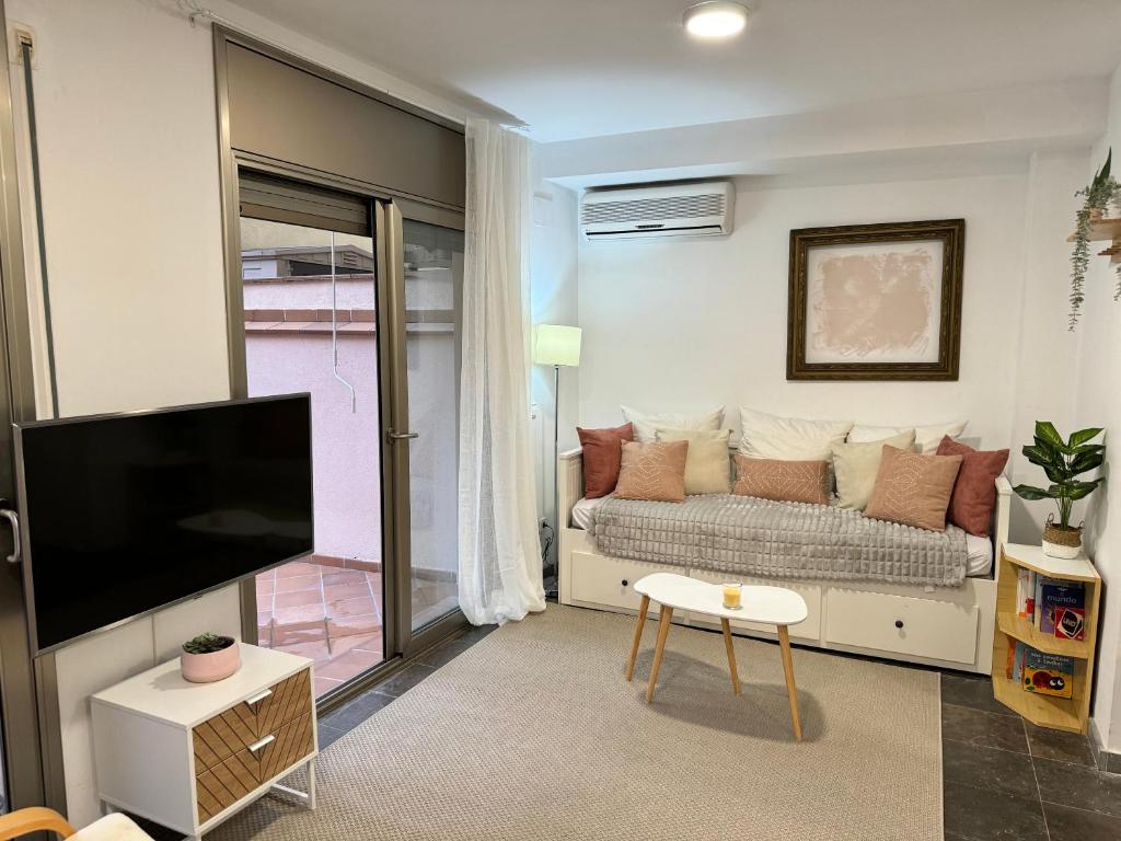 Private terrace 1 BR apt by the beach photo 3