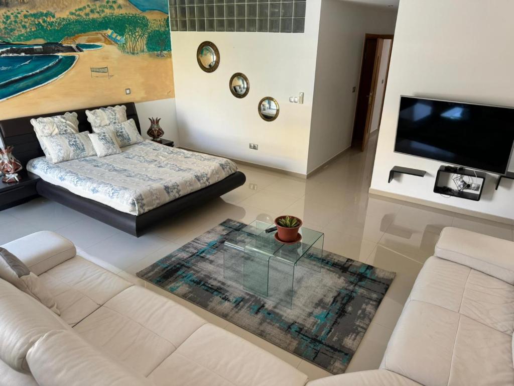 Family villa: pool and panoramic view photo 1