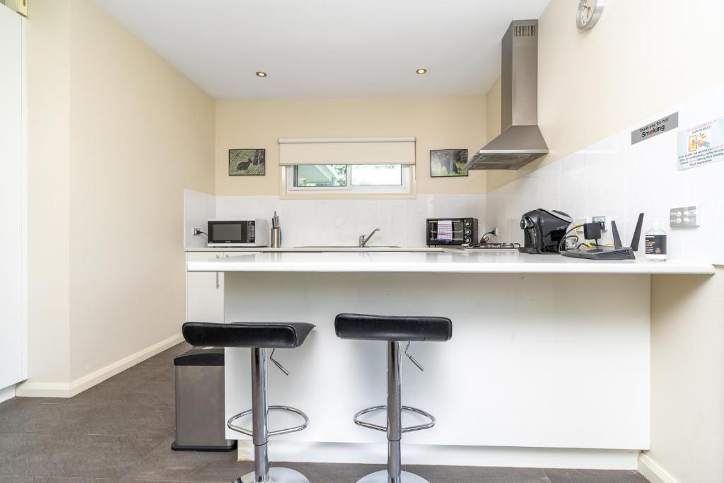 Grif14 Serene 2BR House near the heart of Kingston photo 1