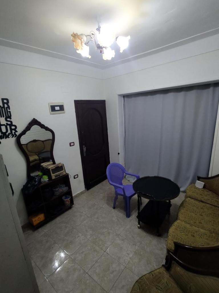 Alex Room photo 2