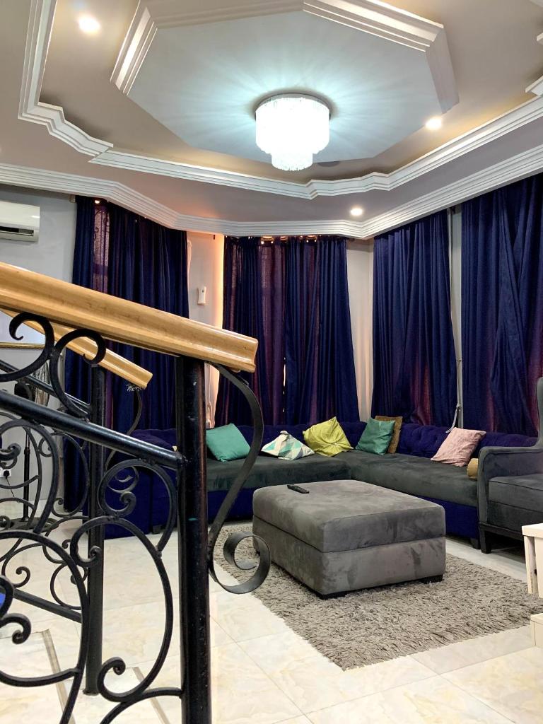 Cozy 3BDR Duplex - Wi-Fi, DSTV, Netflix, Kitchen, Freezer, Exercise Bike, Washing Machine photo 4