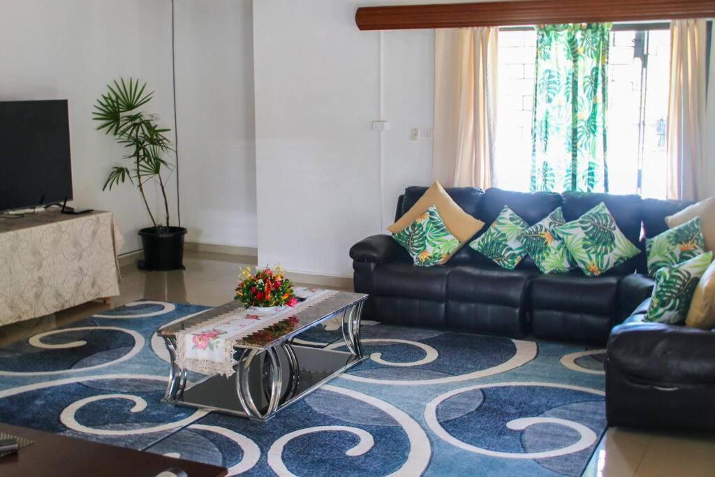 Entire House: 3 Bed+2 Bath in Namadi, Suva photo 3