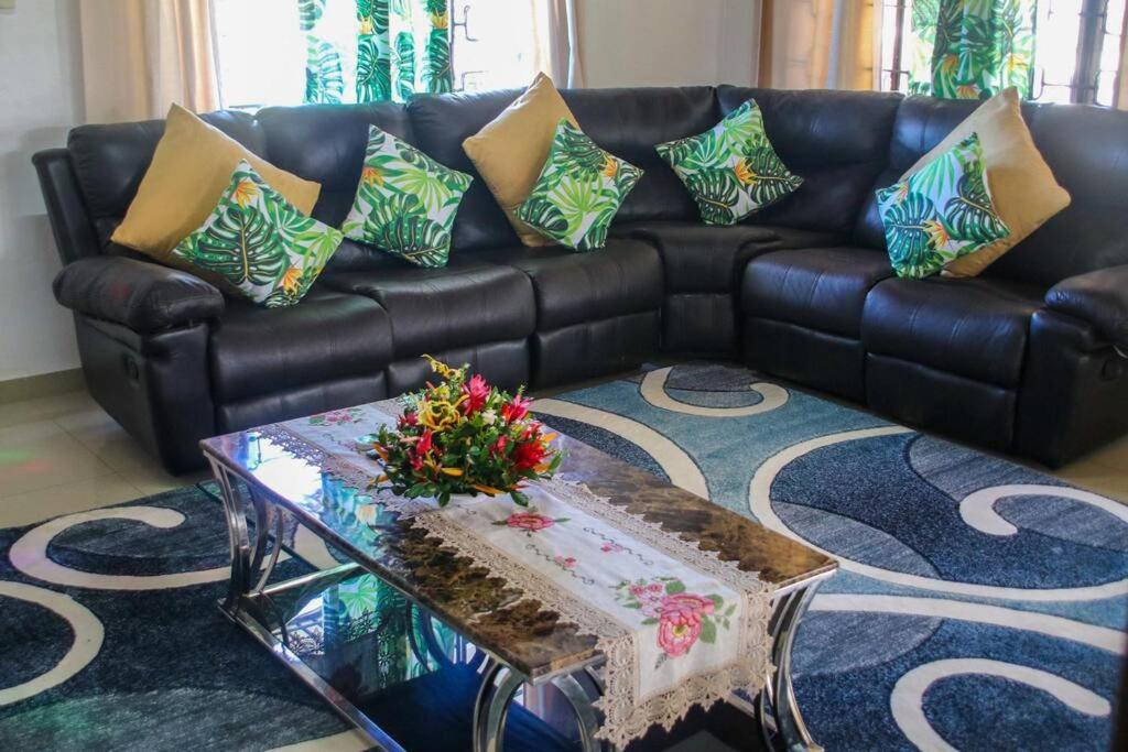 Entire House: 3 Bed+2 Bath in Namadi, Suva photo 4