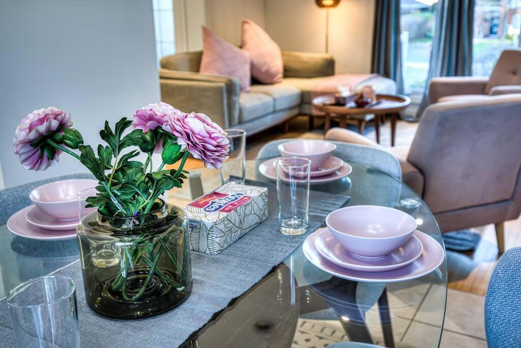 Style & Comforts by Montreal - New - 3BR Bungalow photo 4