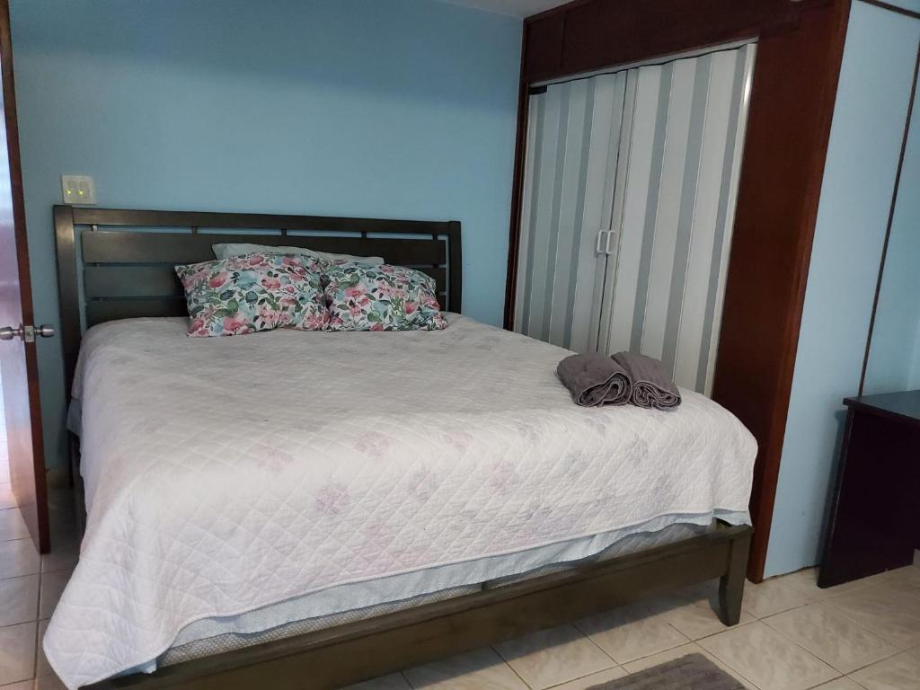 Countryside - Secluded NEAR LAGOON, RIVER and BEACH. First floor photo 2