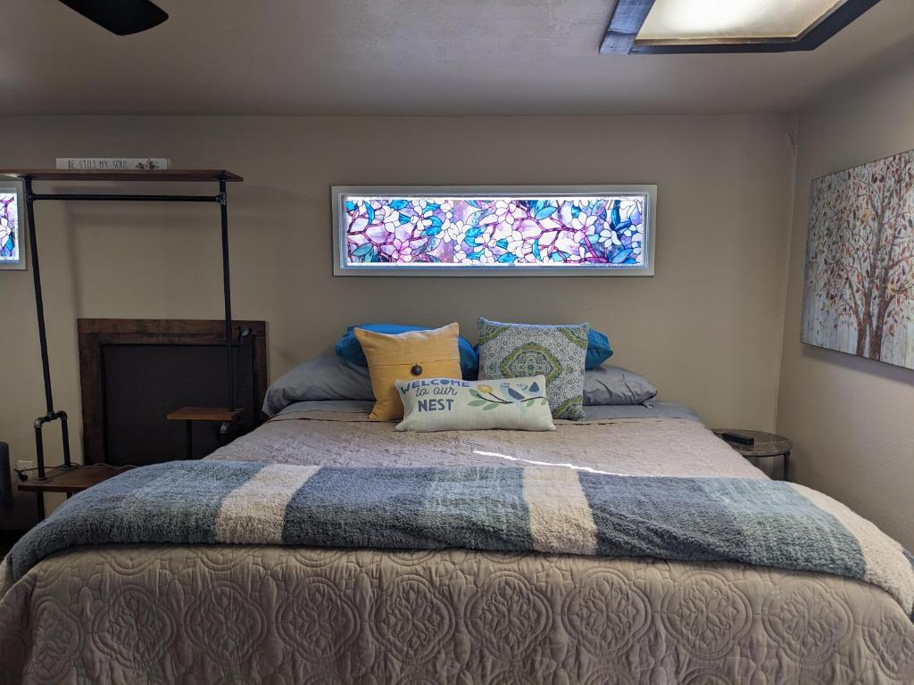 Rustic Rooms Barn Loft (Upstairs Studio Apartment) Near Kings Canyon & Sequoia National Parks photo 2