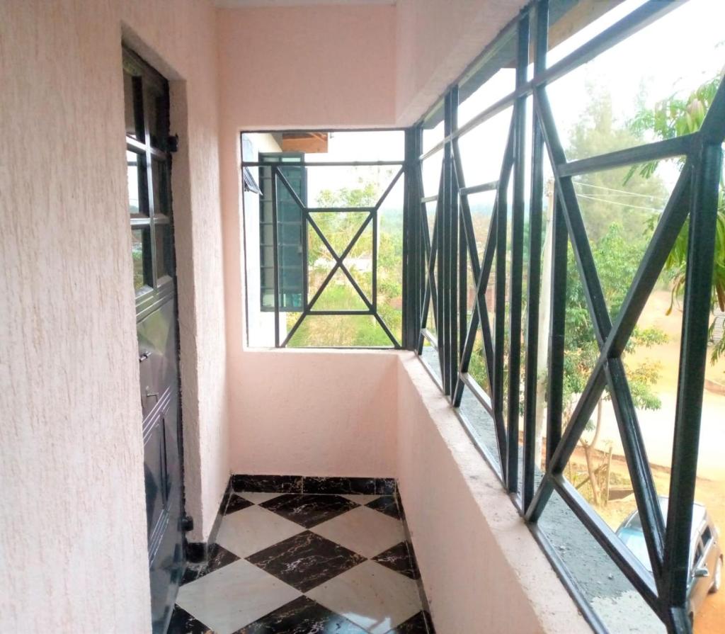 Roma Stays- Modern and stylish Two-bedroom apartment in Busia (near Weighbridge) photo 1