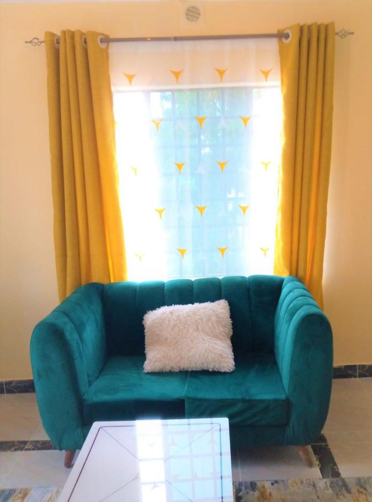 Roma Stays- Modern and stylish Two-bedroom apartment in Busia (near Weighbridge) photo 3