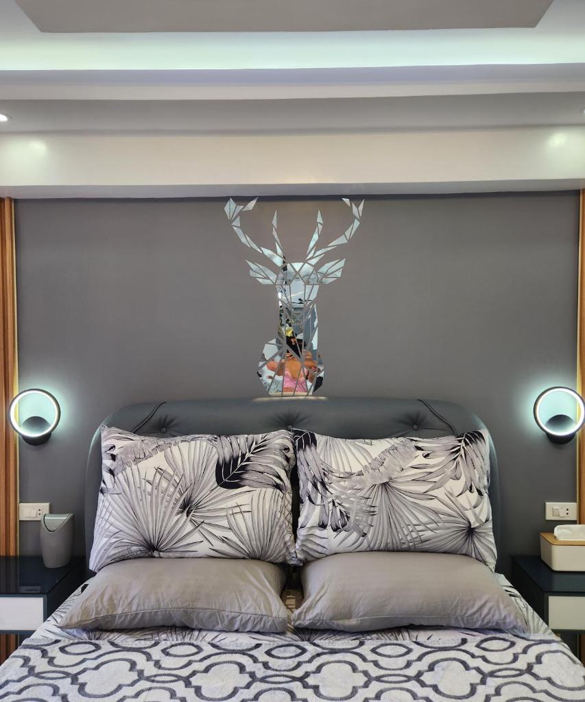 Condo Azur Suites B207 near Airport, Netflix, Stylish, Cozy with swimming pool photo 4