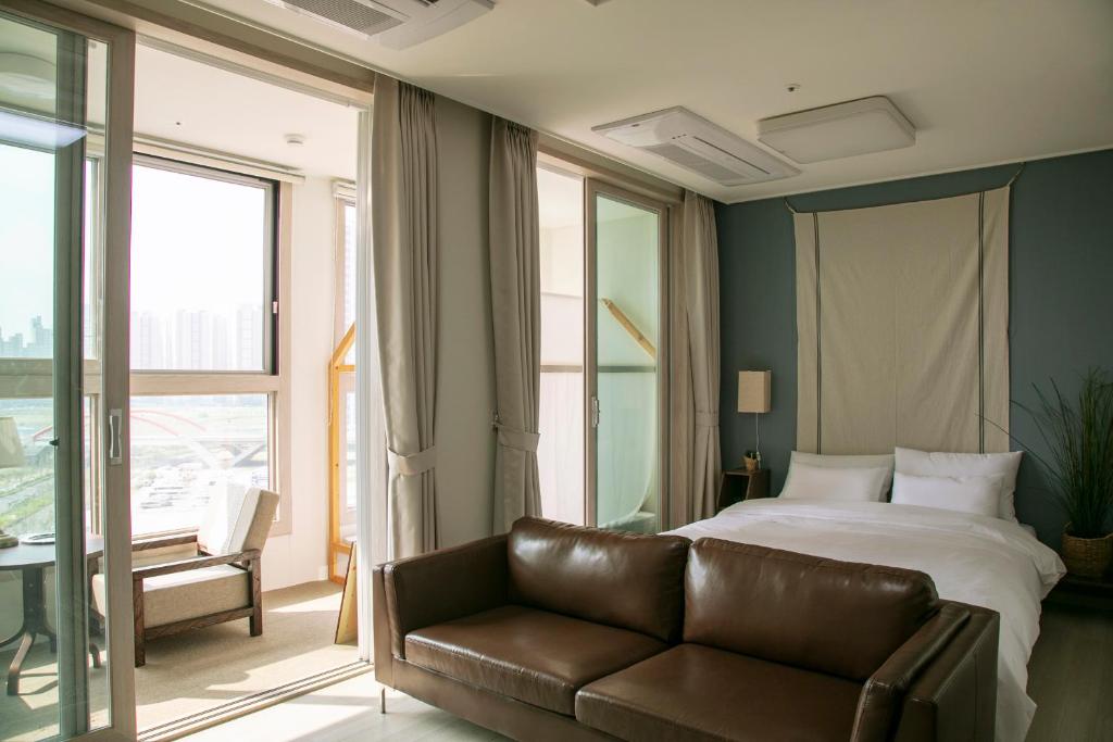 Landmark Stay in Songdo - Tap to explore photos