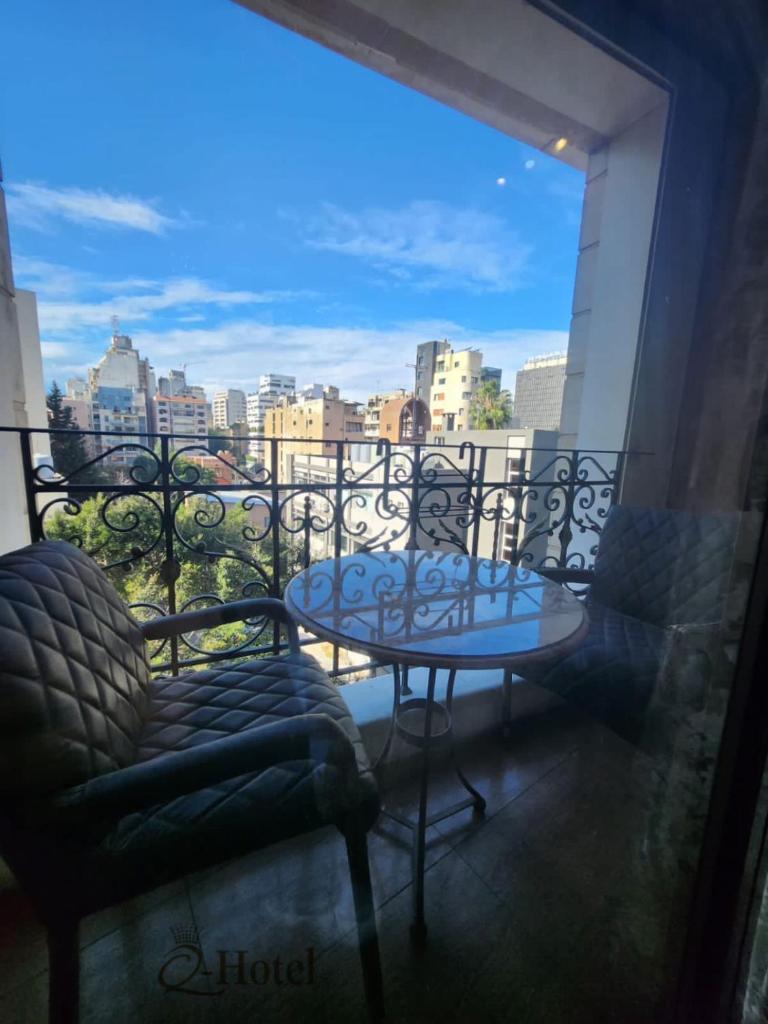 Q Hotel photo 2