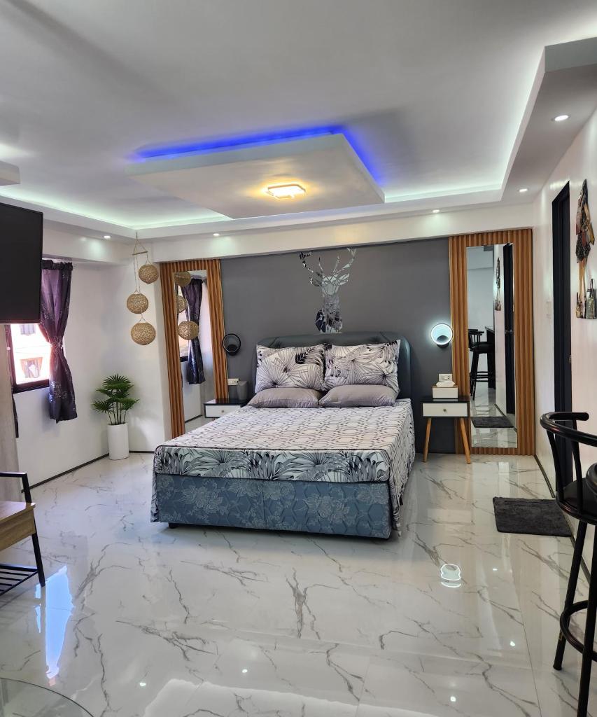 Condo Azur Suites B207 near Airport, Netflix, Stylish, Cozy with swimming pool photo 1