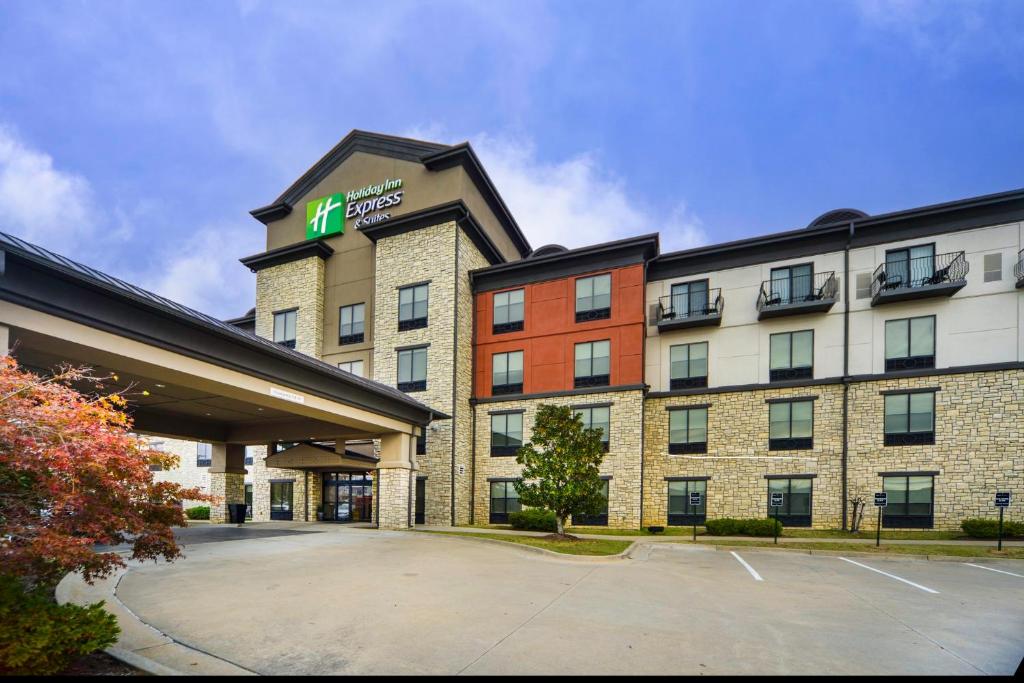 Holiday Inn Express & Suites Conway, an IHG Hotel image