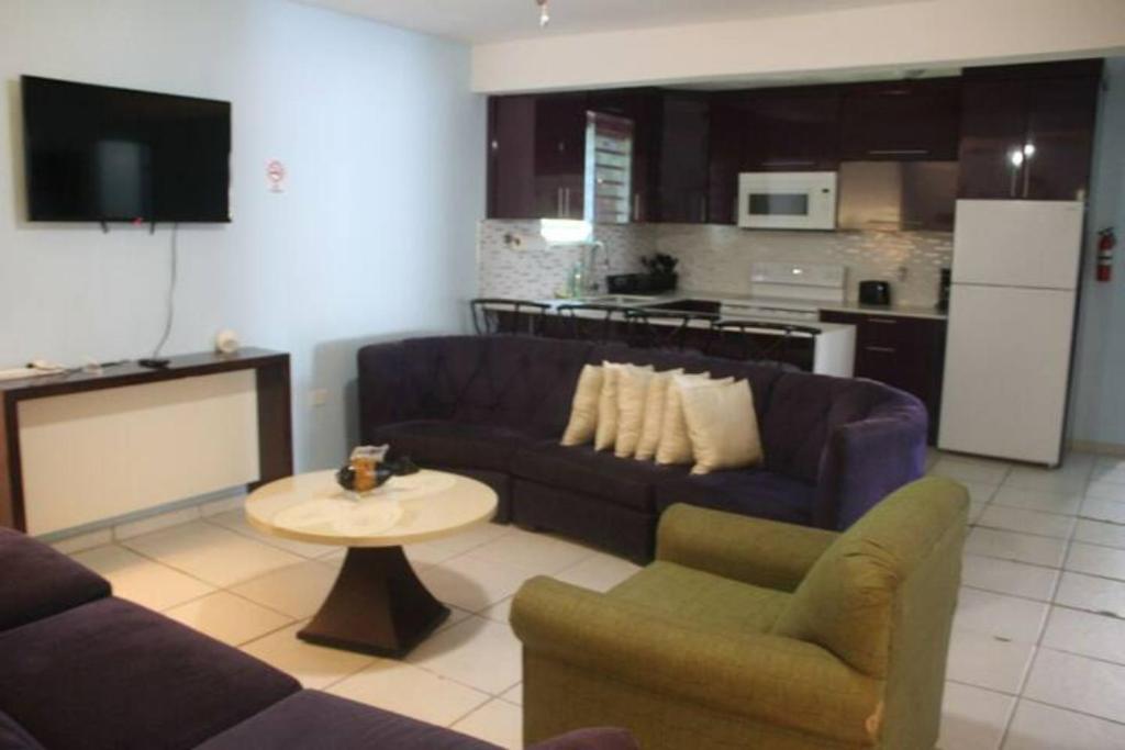 Near Casa Bacardi, 5 beds, Sleeps 10, Beach Town, Unit 1 photo 3