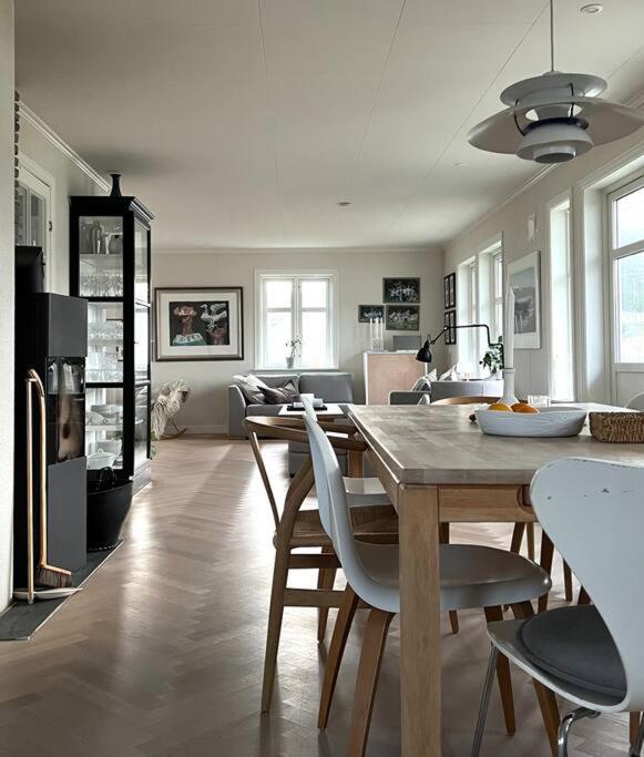 Stort hus med hage i rolige omgivelser