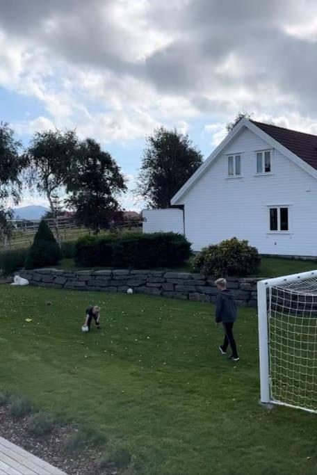 Stort hus med hage i rolige omgivelser photo 1