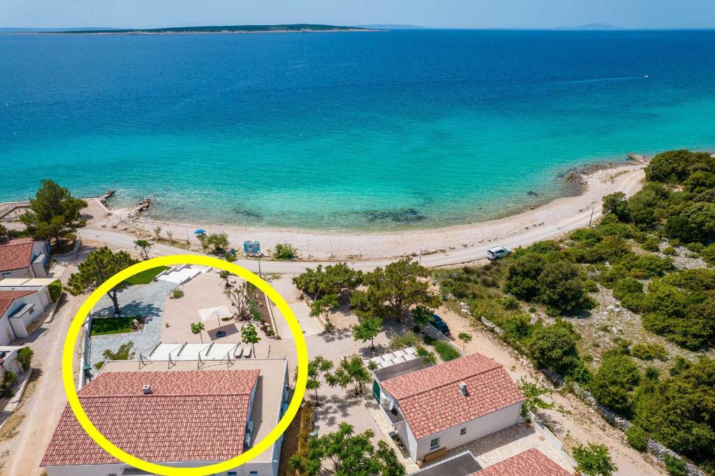 Beachfront Paladina holiday home