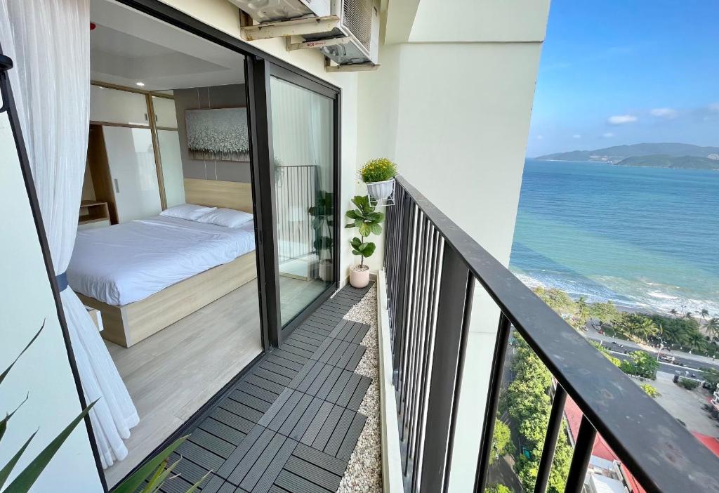 Là Lá La - GoldCoast Nha Trang