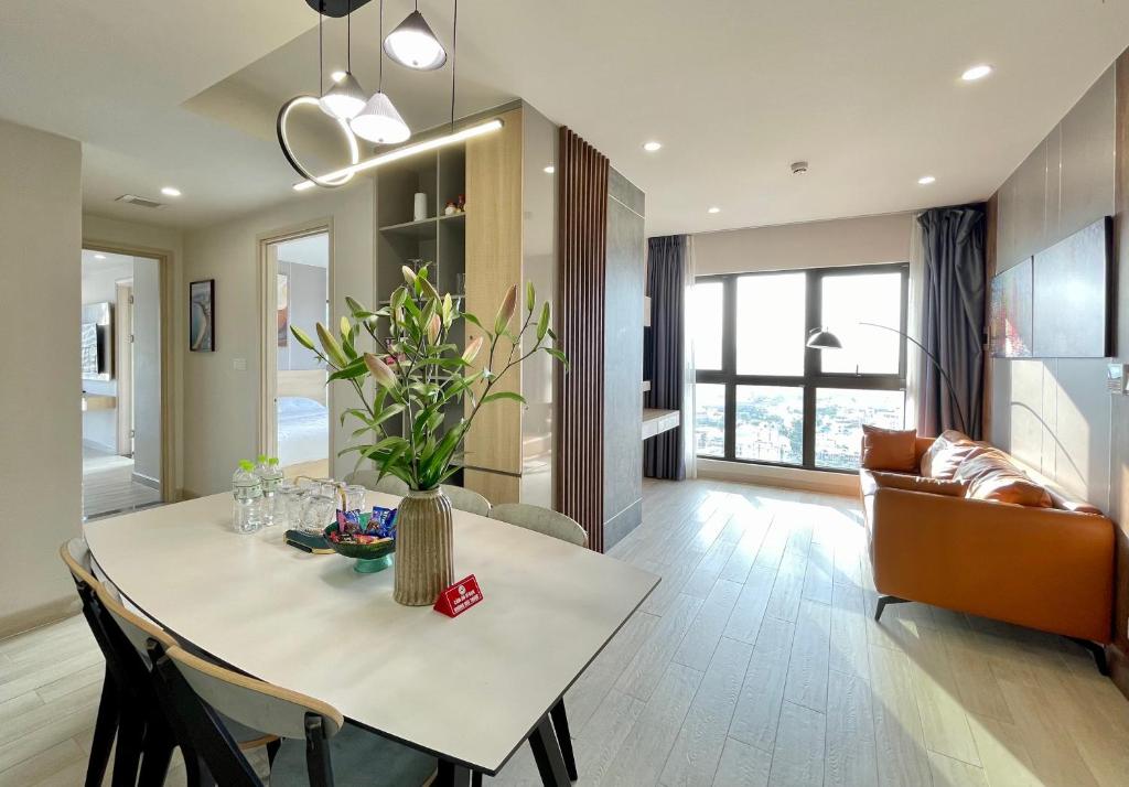 Là Lá La - GoldCoast Nha Trang