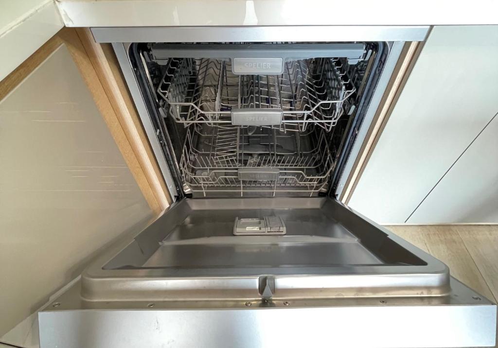 Là Lá La - GoldCoast Nha Trang