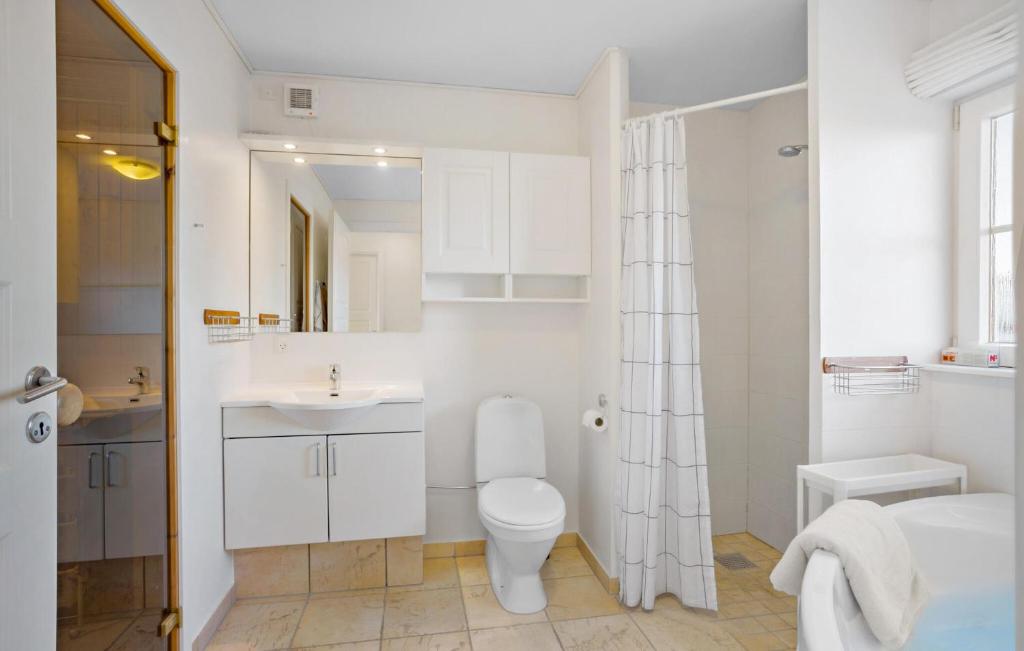Stunning Home In Brenderup Fyn With Wifi photo 4