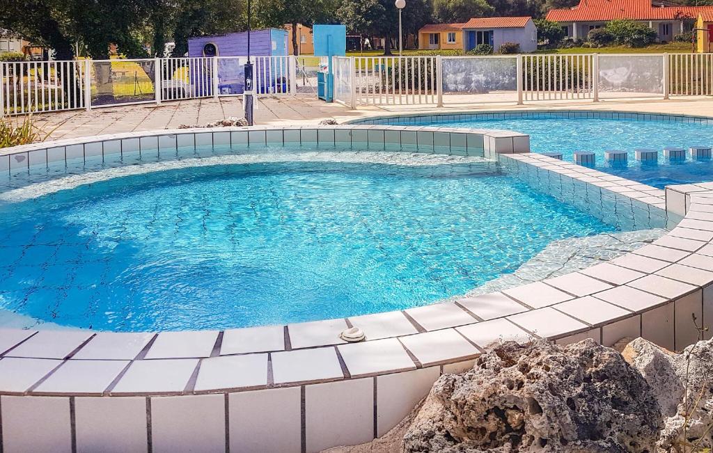 Cozy Home In Saint-savinien With Outdoor Swimming Pool photo 3