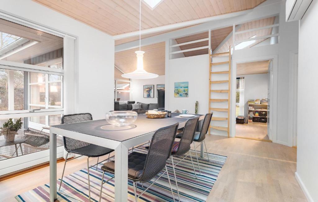3 Bedroom Stunning Home In Nykbing Sj photo 4