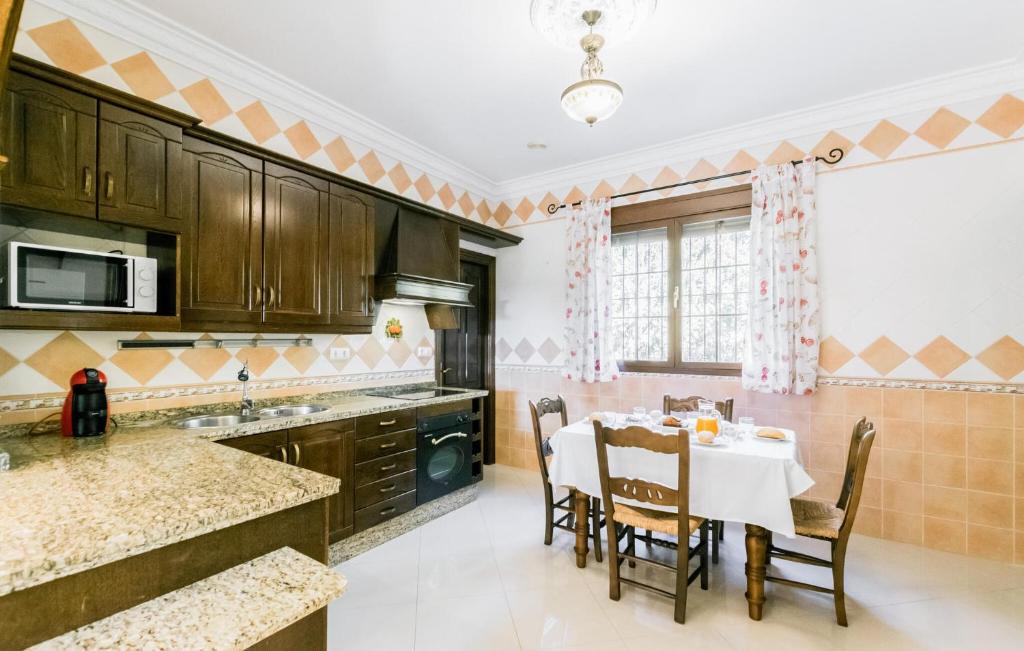 Beautiful Home In Casariche With Private Swimming Pool, Outdoor Swimming Pool And Swimming Pool photo 2