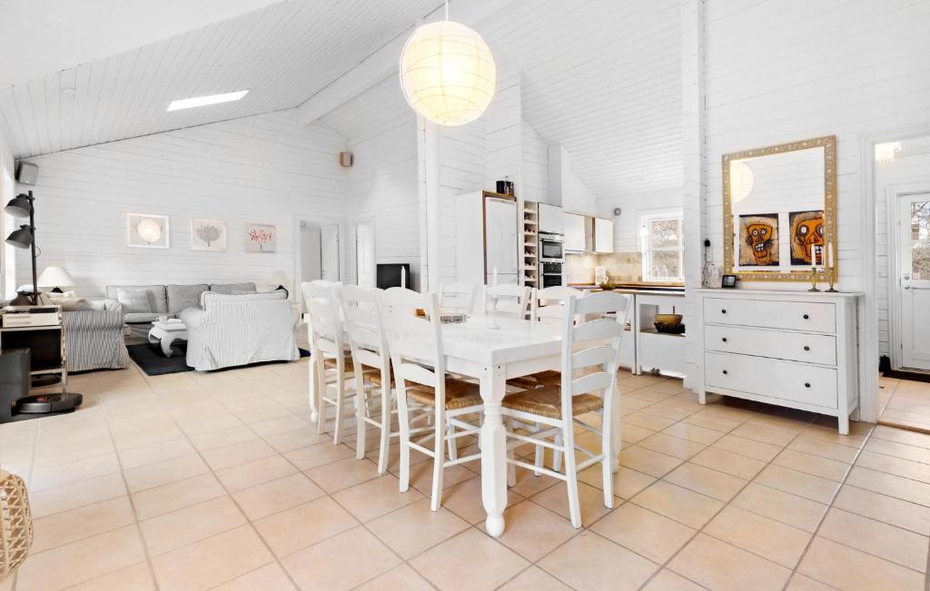 Stunning Home In Sjllands Odde With Kitchen photo 3