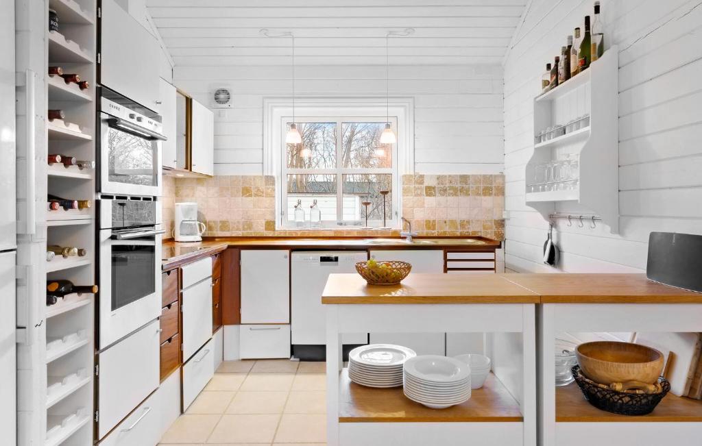 Stunning Home In Sjllands Odde With Kitchen photo 4