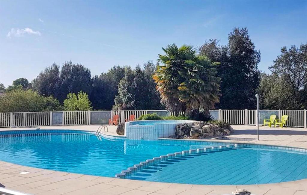 Awesome Home In Saint-savinien With Outdoor Swimming Pool photo 2