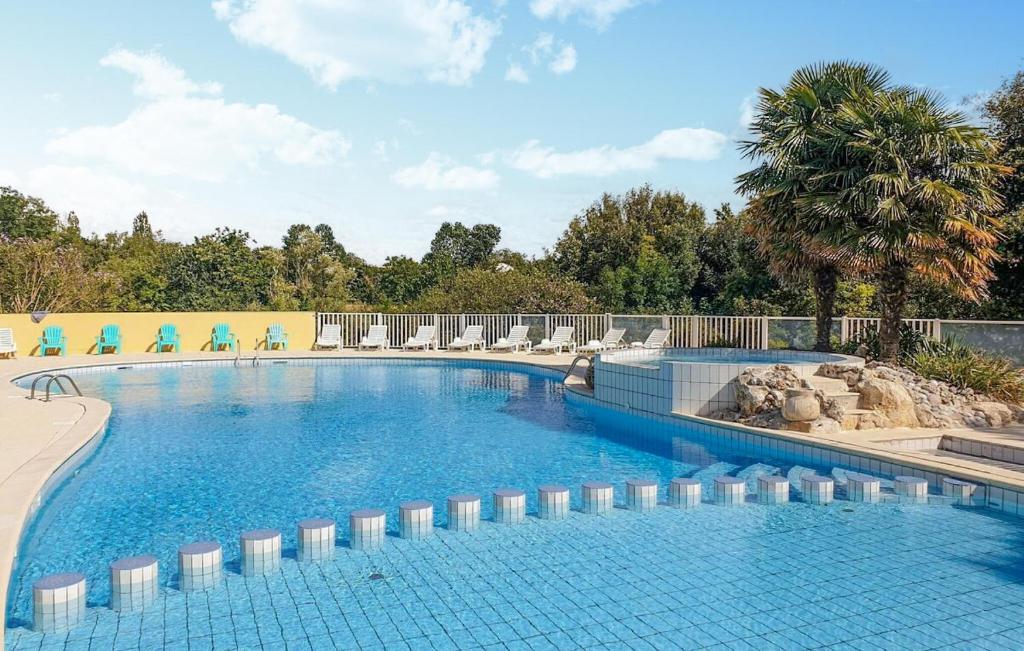 Awesome Home In Saint-savinien With Outdoor Swimming Pool photo 3