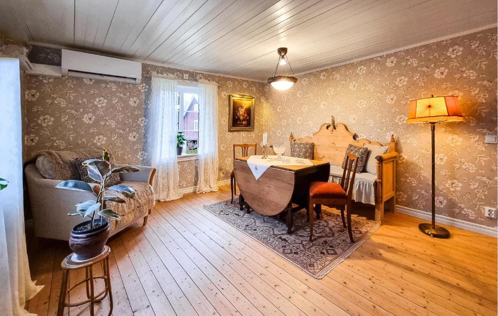 Beautiful Home In Vedum With Kitchen photo 3