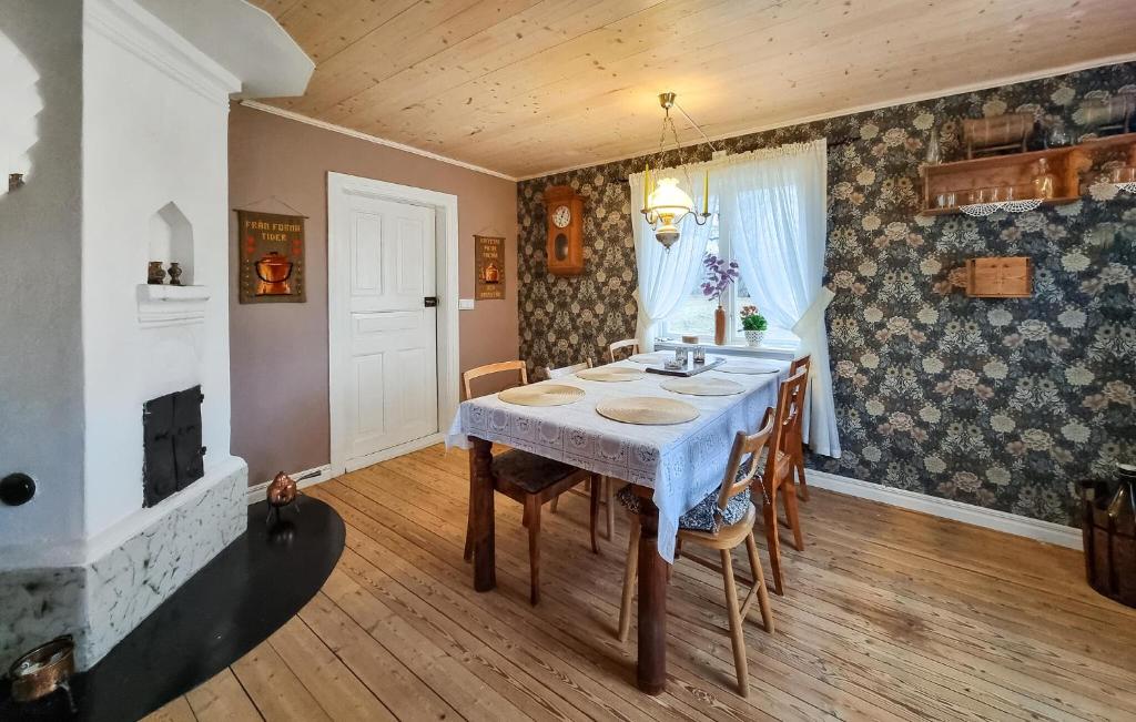 Beautiful Home In Vedum With Kitchen photo 4