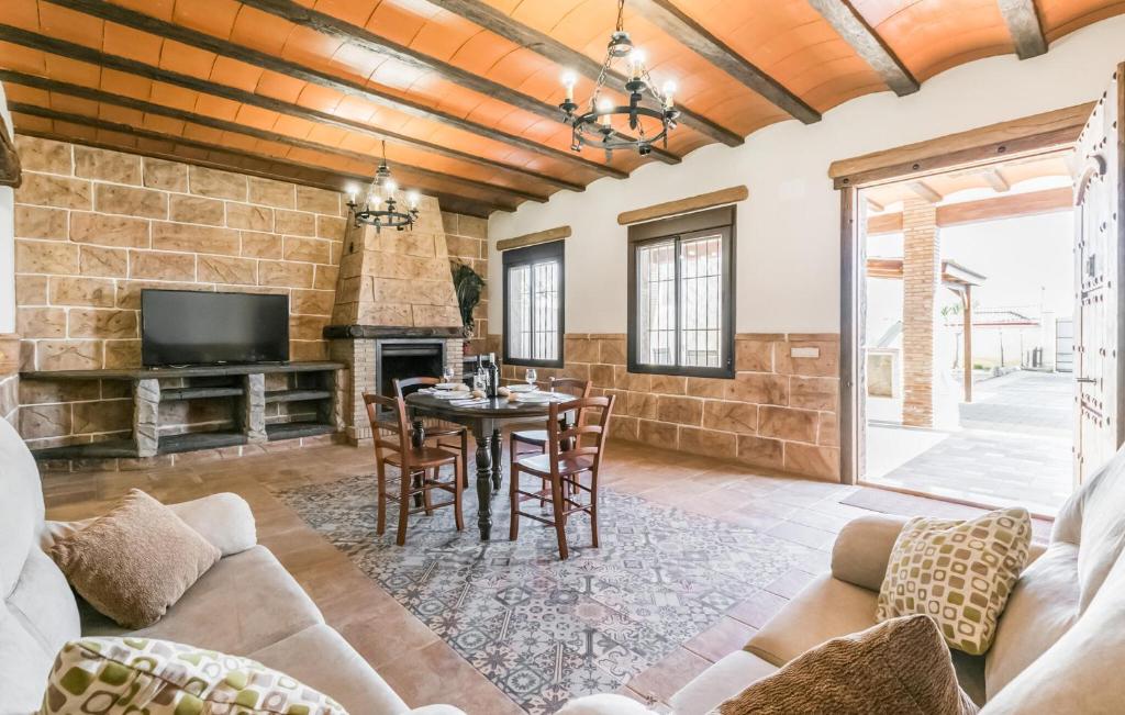 2 Bedroom Gorgeous Home In Casariche photo 4