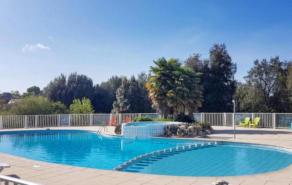 Lovely Home In Saint-savinien With Outdoor Swimming Pool photo 2