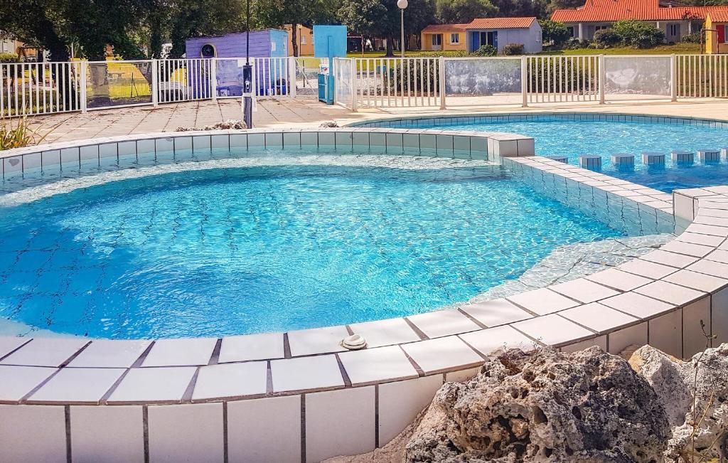 Lovely Home In Saint-savinien With Outdoor Swimming Pool photo 4