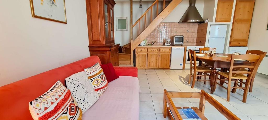 Petite maison de village au cœur du village photo 1