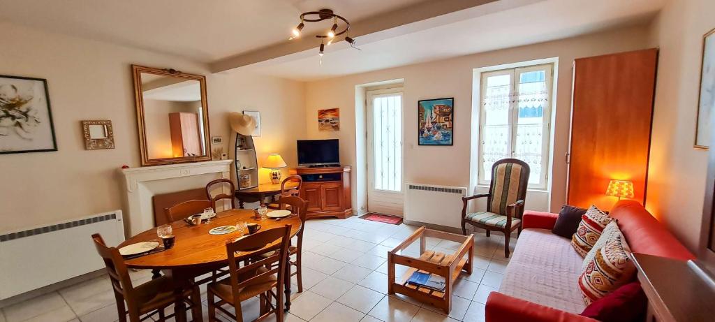 Petite maison de village au cœur du village photo 2