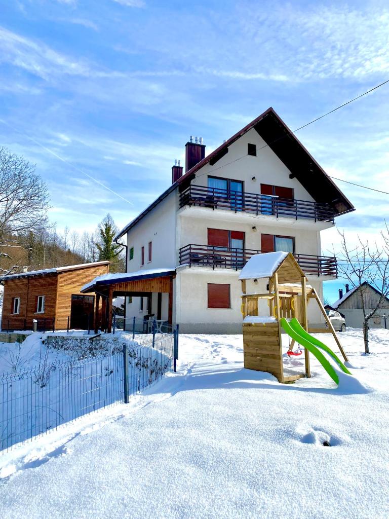 Holiday home Maklen with big garden and jacuzzi